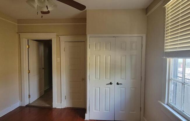 3 beds, 1 bath, 862 sqft, $1,300