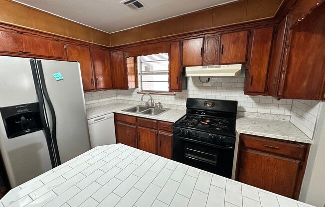 3 beds, 2 baths, $1,375