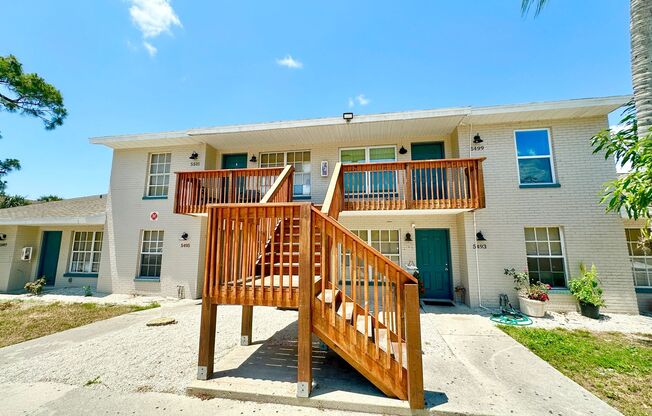 PIKUS (Villas on 16th - 5270 16th Pl SW)