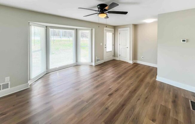 Completely Renovated 3 BR/3 BA Ranch with Additional Living Space in Acworth!