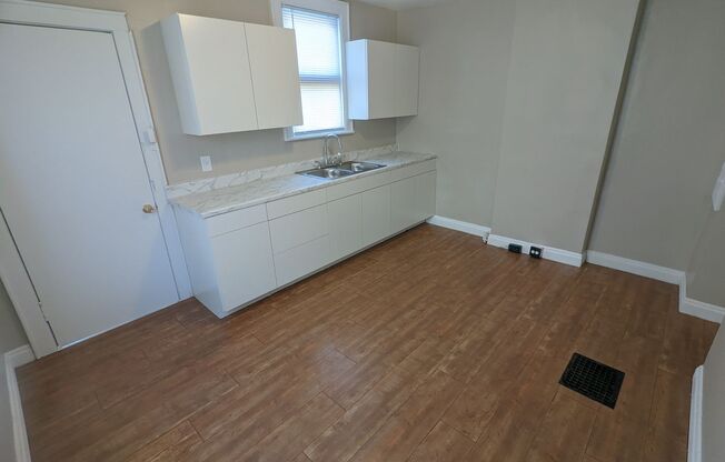 3 beds, 1 bath, 1,120 sqft, $1,295, Unit 1564 East Blake Ave