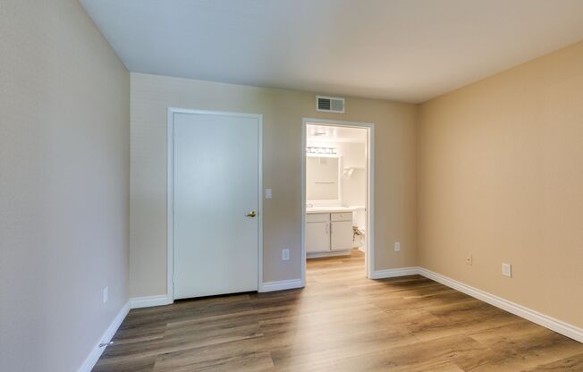 2 beds, 2 baths, $1,395, Unit UNIT 1016