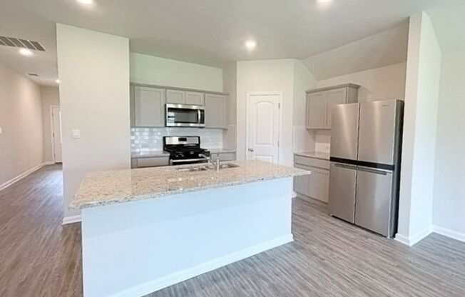 Spacious 4BR Home in Zachary – Pet Friendly with Community Pool!
