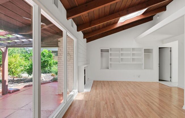 3BD/1B Single Family Home - Zen Garden!