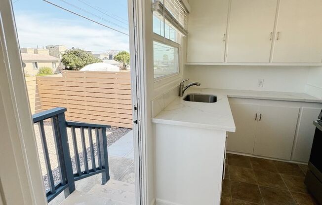 2073-79 Emerald Street