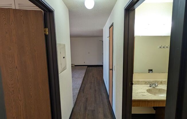 2 beds, 1 bath, 970 sqft, $1,149, Unit FB   5106