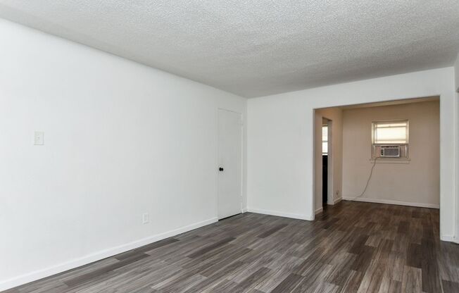 2 beds, 1 bath, 800 sqft, $800, Unit 106 B