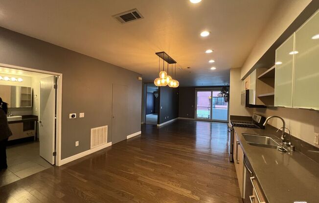 1 bed, 1 bath, 960 sqft, $2,700, Unit 219