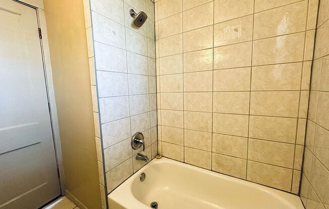 2 beds, 1 bath, $1,295