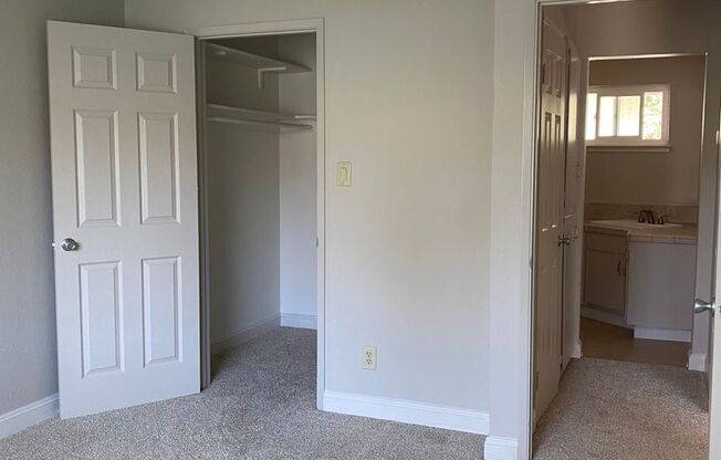 1 bed, 1 bath, $1,400, Unit 30