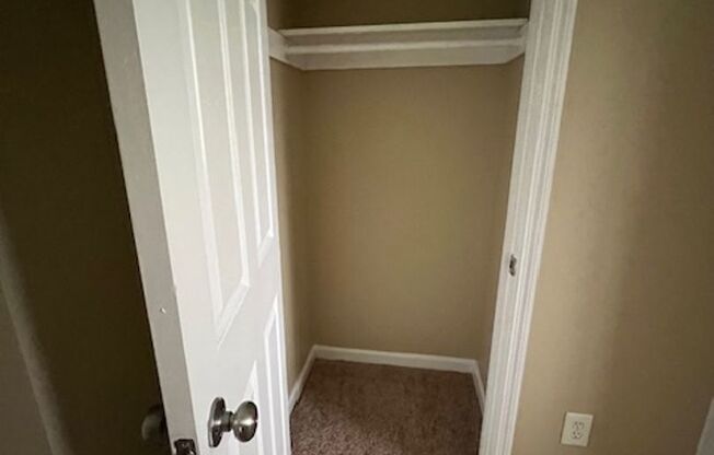 1 bed, 1 bath, 665 sqft, $925, Unit 76