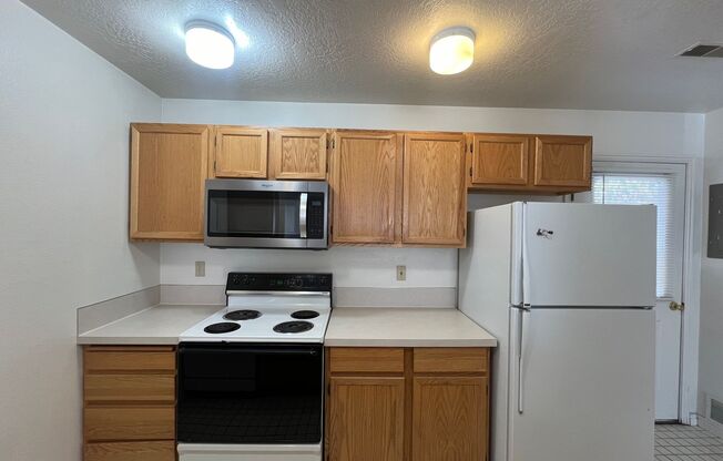 2 beds, 1.5 baths, $1,150, Unit 1860 S 2nd # 13