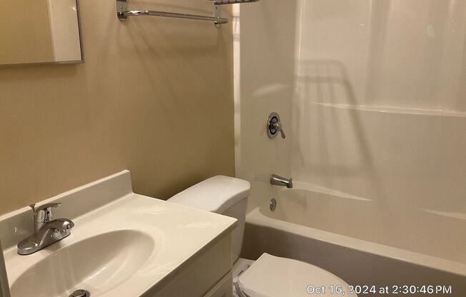 2 beds, 1 bath, 750 sqft, $1,295, Unit 05200-12