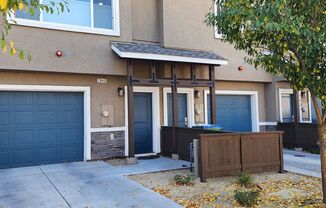 3 beds, 2.5 baths, $2,500