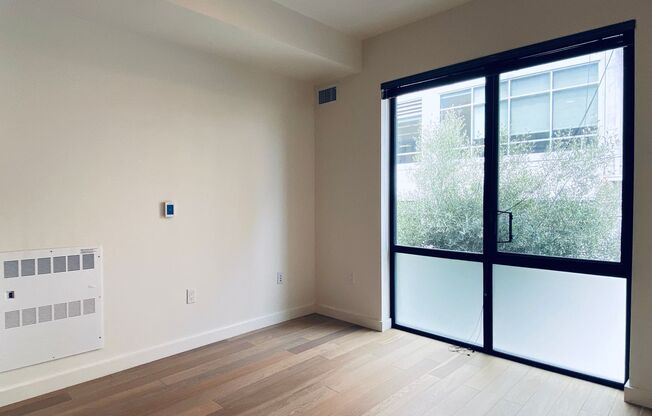 2 beds, 1 bath, $3,000, Unit 211