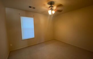 2 beds, 1 bath, $950, Unit B