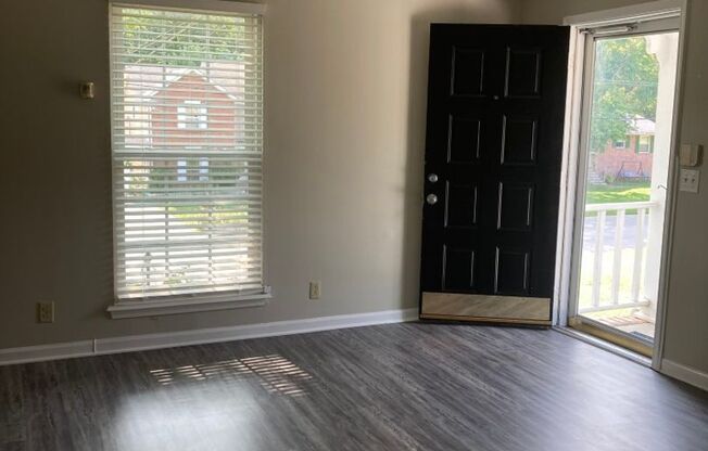 Renovated 2 Bedroom Townhome with Screen In Back Porch