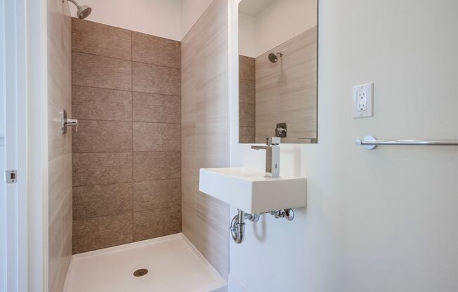 3 beds, 3 baths, 900 sqft, $3,995, Unit 3427-01