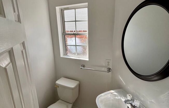 **PRICE IMPROVEMENT** 141 Chastain Loop: 3 BR / 2.5 BA townhouse with private backyard and large deck. Only minutes to Bullsboro Drive and I-85. Available NOW!!