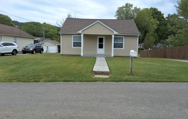 Clinton 37716 - Cute updated cottage with 2 bedrooms and 1 bath - Call Sharon Arnwine (865) 313-7215