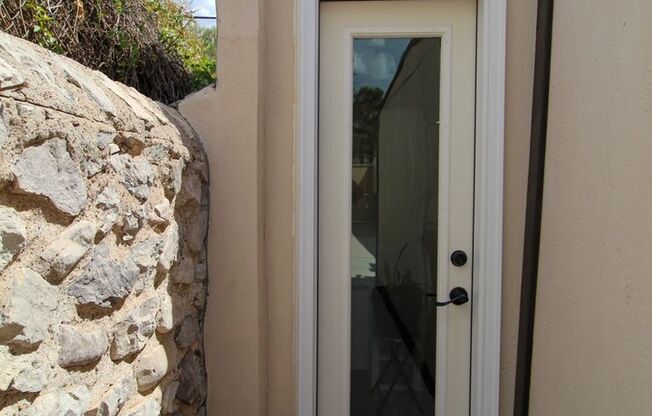 900 Winter Back Unit Fully Furnished Kern Place Studio – All Utilities Included, Near UTEP & Cincinnati St.