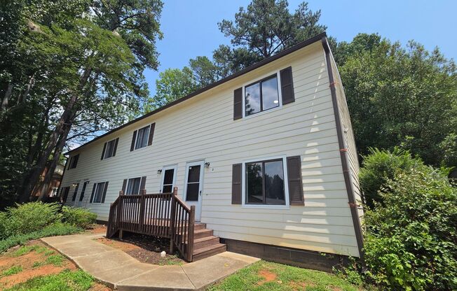 Cozy 2 Bed/ 1 Bath Two Story Townhome - Remodeled Kitchen - Close to Bellingham Park - Water/Trash Included in the Rent