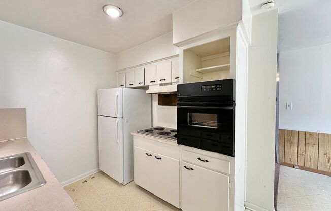 3 beds, 1 bath, $995