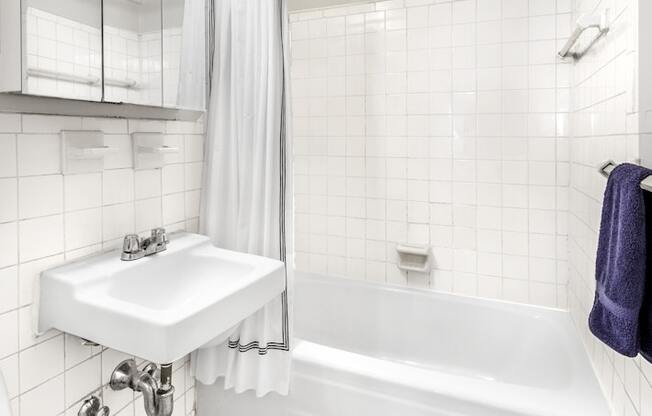 Studio, 1 bath, $3,200, Unit 6D