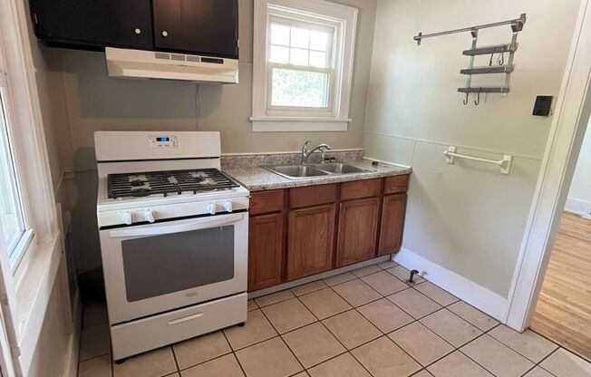 2 beds, 1 bath, $950, Unit Unit 4