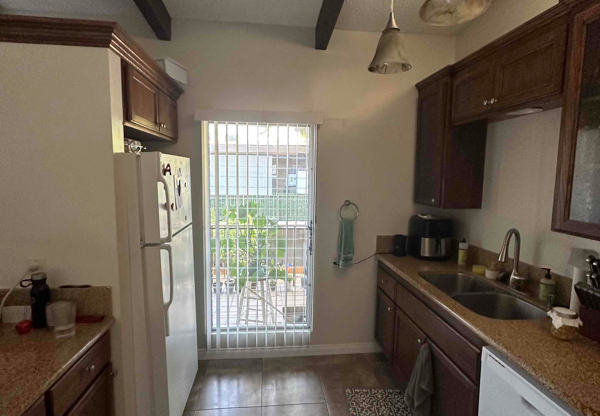 2 beds, 1 bath, $2,700