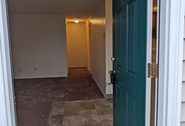 2 beds, 1 bath, 717 sqft, $1,375, Unit 19