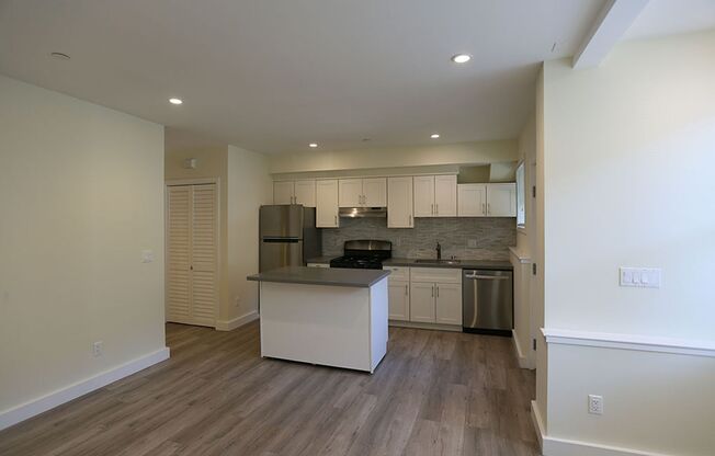 OPEN HOUSE: Tuesday (7/29) 7:10pm-7:30pm. Fully remodeled 3BR/1.5BA Inner Mission full flat in a classic Edwardian less than a block from SF General Hospital (1212 Utah)