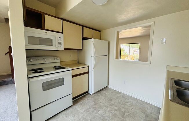 2 Bedroom, 2.5 Bath Townhouse