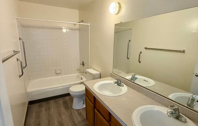 3 beds, 1 bath, 977 sqft, $1,250, Unit 800B
