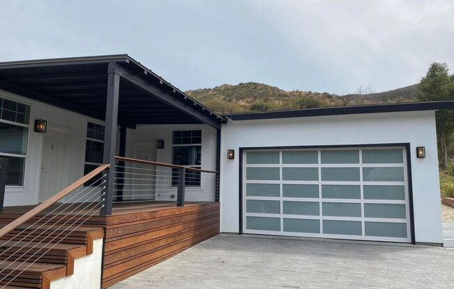 Welcome home! Nestled among the mountains and oak Trees