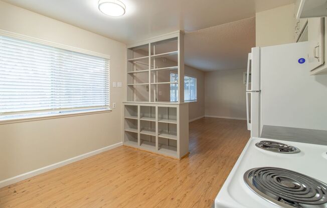 2 beds, 1 bath, 750 sqft, $1,725, Unit 4560