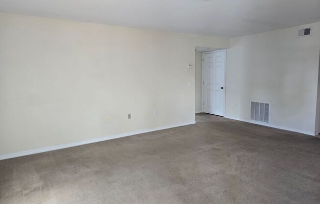 3/2 2nd Floor Condo AVAILABLE NOW!
