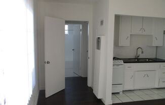 1 bed, 1 bath, $2,095, Unit 11