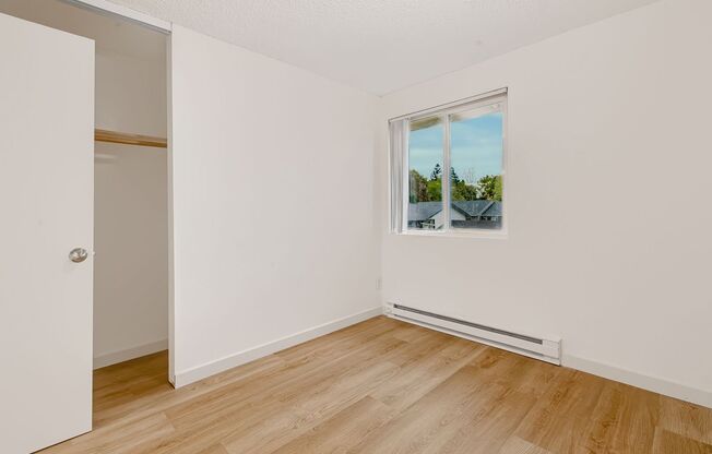 3 beds, 1 bath, 864 sqft, $1,445, Unit 39