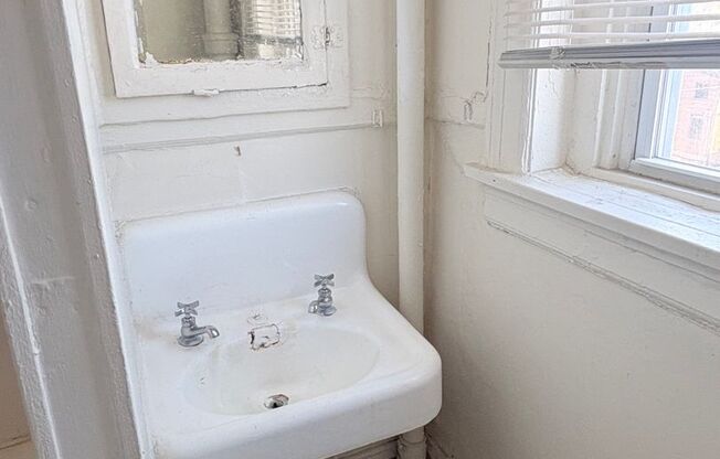 1 bed, 1 bath, 2 sqft, $999, Unit #407