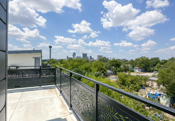 218 S OLIVE