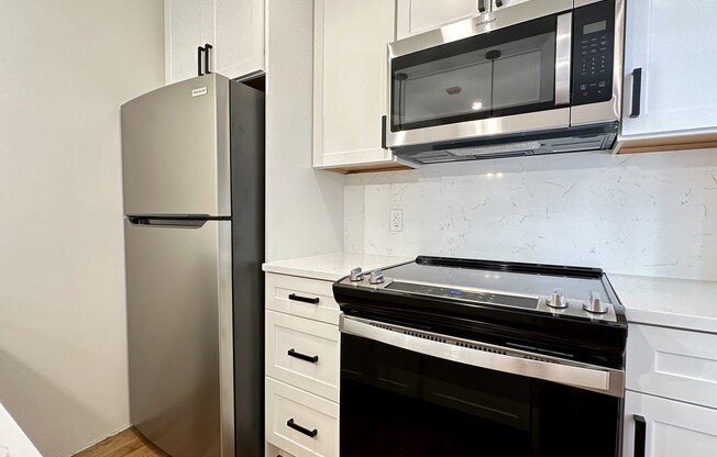 2 beds, 1 bath, $4,200, Unit 4F