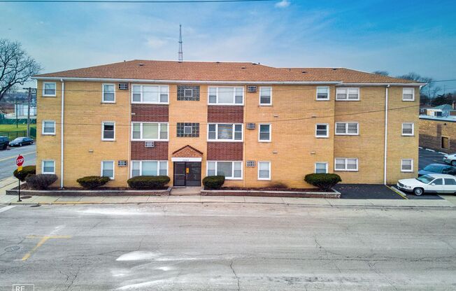 2 beds, 1 bath, 850 sqft, $1,550, Unit 5006 Harrison B8
