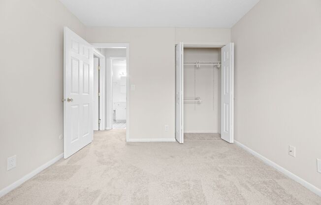 2 beds, 1 bath, 800 sqft, $1,100, Unit 379-206