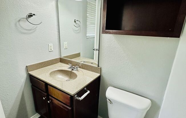 Studio, 1 bath, 500 sqft, $750, Unit 208