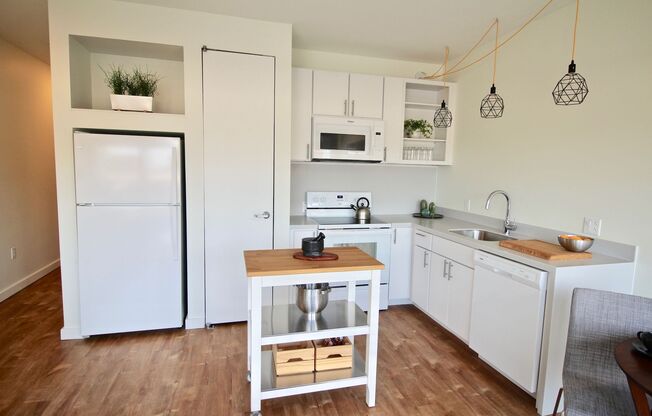1 bed, 1 bath, 674 sqft, $1,425, Unit 406