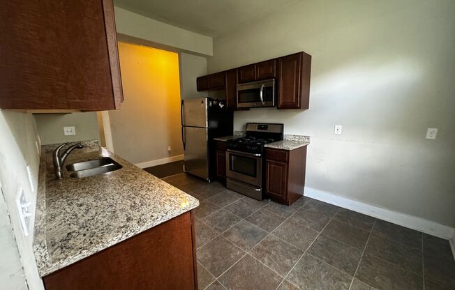 3 beds, 1 bath, $1,650