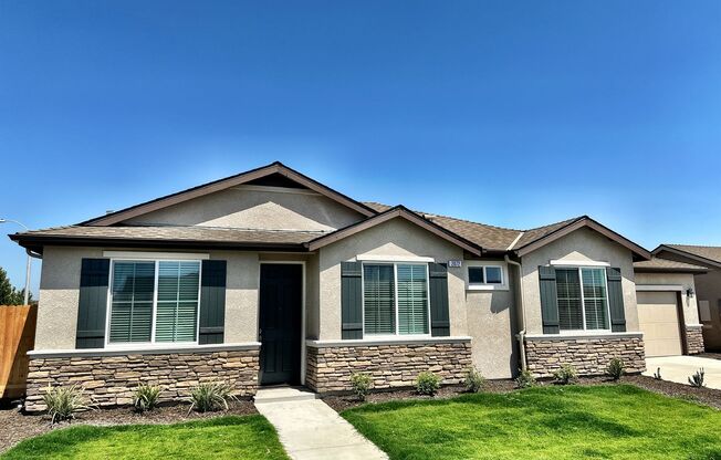 2072 BOLTON AVE - 3 BEDROOM 2 BATH - NE TULARE