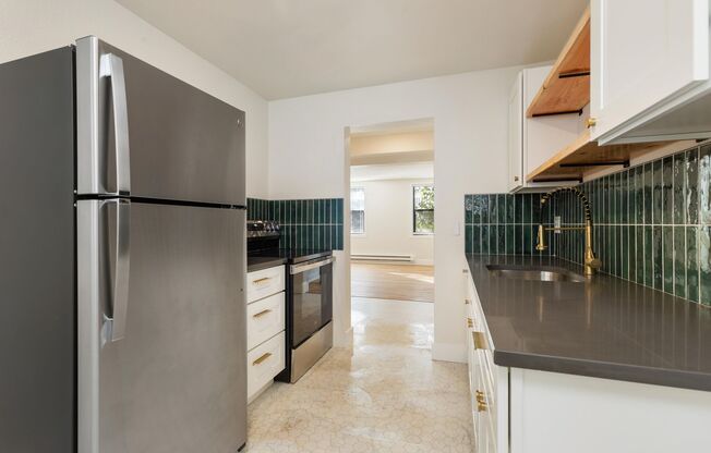 3 beds, 1 bath, 1,398 sqft, $3,275, Unit 1305-1