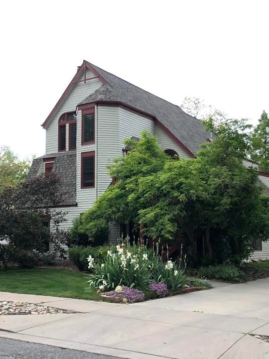 Updated 3 Bed 2 Bath Victorian Style Townhome. Flexible Move-In May 15 to July 1.